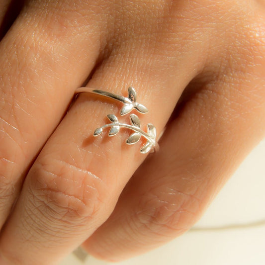 Adjustable Ring With Delicate Design
